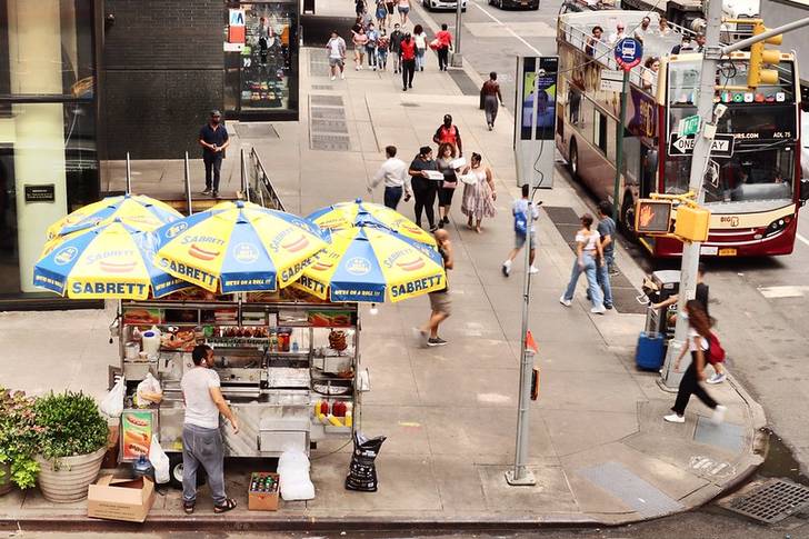 hot dog stands in Manhattan